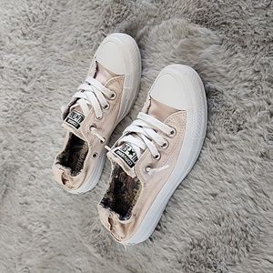Adidas  Girls size 5 peach color. They have elastic on the heel